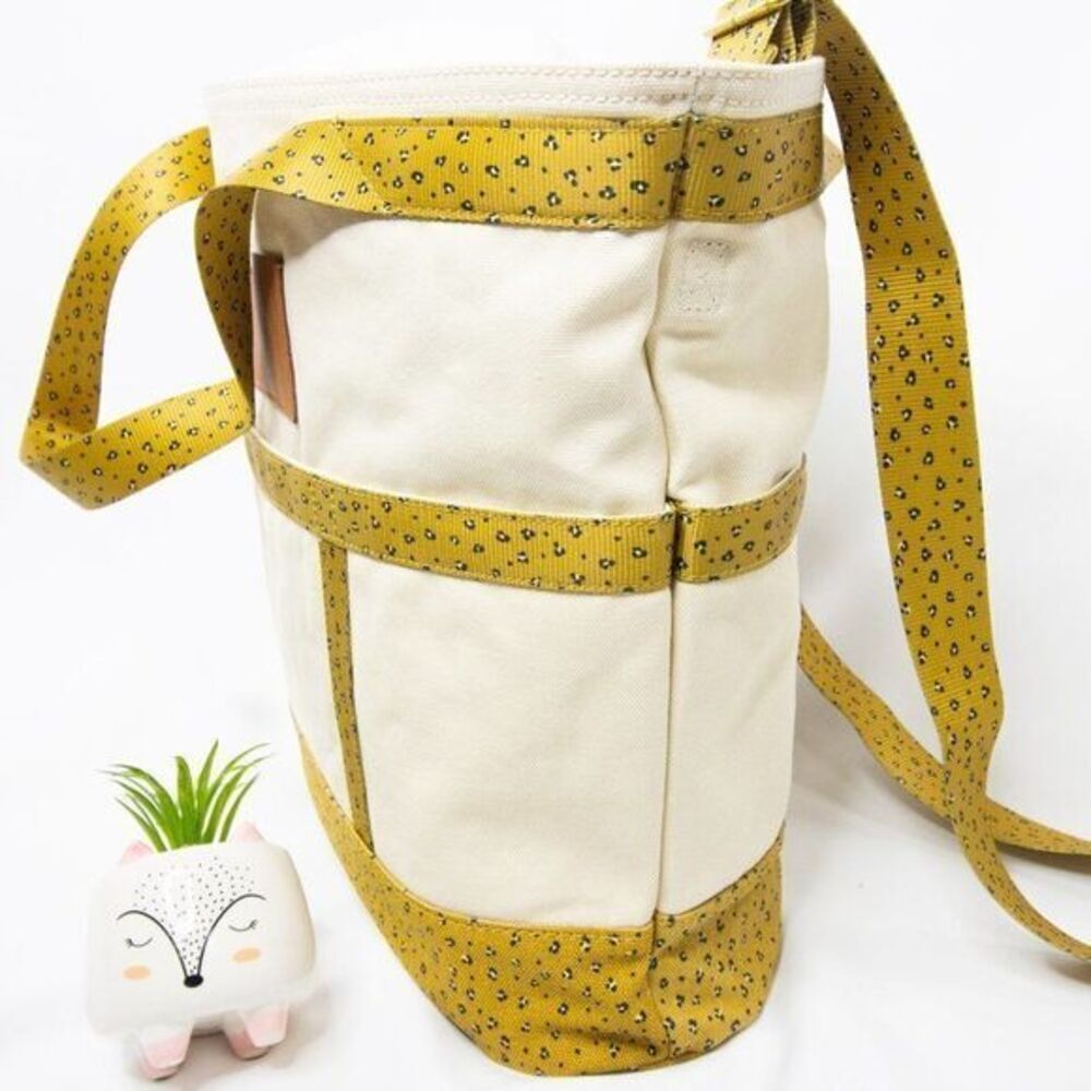Madewell Canvas Camden Tote Bag in Mini Leopard - Picture 8 of 16